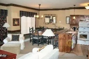 2 Bedrooms Condo Algonquin Spacious