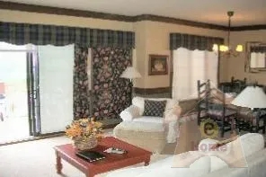 2 Bedrooms Condo Algonquin Spacious