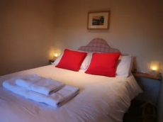 2 Bedrooms Studio Rowanbank Studio