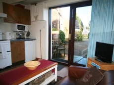 2 Bedrooms Studio Rowanbank Studio