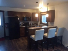 2 Bedrooms Cottage Cricket Field