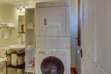 Classic farmhouse w/front porch & amazing sunset views-walk to town