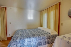 Classic farmhouse w/front porch & amazing sunset views-walk to town