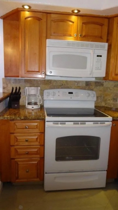 Luxurious 2BR/2Bath Condo looks Directly over Ocean Pool Beach Fort Lauderdale