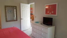 Beautiful 2 bdr/2 bath townhome; dog friendly; 5 minute walk to the beach