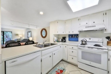 Charming, dog-friendly condo w/ a shared pool, hot tub - short walk to the beach