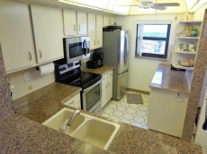 Enjoy Gorgeous, Oceanfront Views From This Penthouse 2/2 Condo!