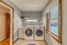 Lakefront home w/amazing water views, sauna, & 17 acres