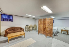 Lakefront home w/amazing water views, sauna, & 17 acres