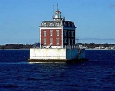 Stunning Contemporary Private Beach. Waterview, minutes from Ocean Beach Park.