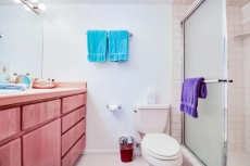 Walk to ski lifts from this lovely condo with pool & shared hot tub