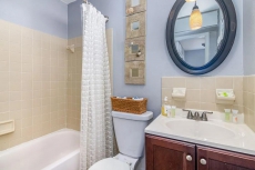 Snowbird-friendly, corner condo w/ balcony & pool view - a block from the ocean