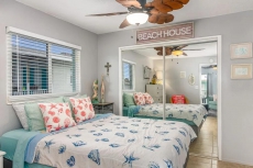 Snowbird-friendly, corner condo w/ balcony & pool view - a block from the ocean