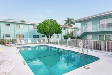 Snowbird-friendly, corner condo w/ balcony & pool view - a block from the ocean