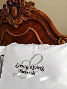 Romantic Jones St Getaway in Center of Historic District. Walk to it All!