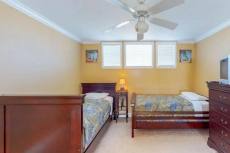 Charming condo w/ incredible views, shared pools/hot tub, steps from beach!