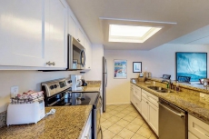 Island-style getaway with a shared pool/hot tub and beachside setting