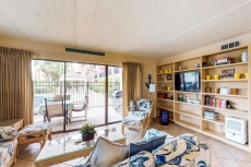 Island-style getaway with a shared pool/hot tub and beachside setting