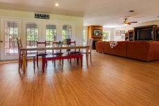 Spacious, family-friendly house w/huge deck, large backyard surrounded by nature