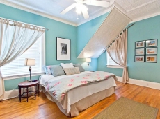 Whitecaps: 5 BR / 4 BA townhouse in Tybee Island, Sleeps 10