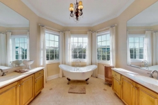 Luxury cottage w/ shared pools & multiple decks, 1/2 block to beach