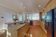 Luxury cottage w/ shared pools & multiple decks, 1/2 block to beach