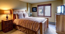 Bear Claw 405: 3 BR / 3 BA condo in Steamboat Springs, Sleeps 10