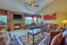 Charming penthouse w/ patio & plenty of space - near Vasquez Creek!