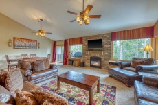 Charming penthouse w/ patio & plenty of space - near Vasquez Creek!