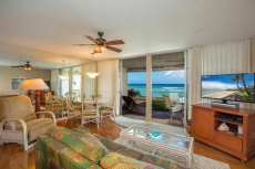 10 steps from the ocean! Pristine 1BR condo, newly remodeled!