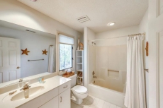 Spacious home w/ shared tennis courts and large kitchen! 1 dog welcome!