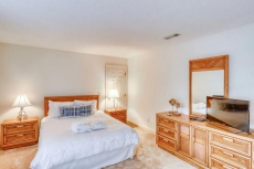 Spacious home w/ shared tennis courts and large kitchen! 1 dog welcome!