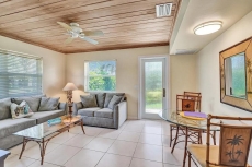 STEPS TO OCEAN SUMMER GET AWAY DELRAY BCH 1/1 FREE WiFi,POOL,PARKING STAYCATION