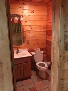 Log cabin staycation for families! Beautiful country setting.