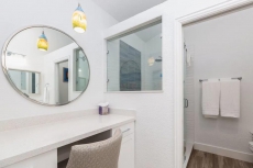 VRE 19-51 4 bedroom 4 bath multi level townhouse, 2600 square feet