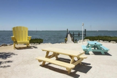 Charming & inviting beachside getaway w/ free Wi Fi-near dive shops & marina
