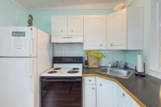 Charming & inviting beachside getaway w/ free Wi Fi-near dive shops & marina