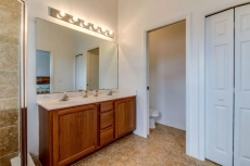 Family-friendly townhouse w/ shared pool - close to golf, beach & more!