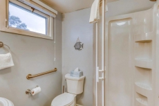 Island Inn - 10C - Oak Bluffs, MA