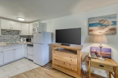 Island Inn - 10C - Oak Bluffs, MA