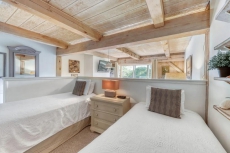 Island Inn - 34G - Oak Bluffs, MA