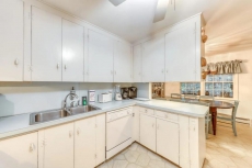 The CAVU Mansion on Bellevue - Vineyard Haven, MA