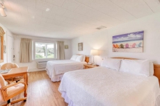 Island Inn - 7C - Oak Bluffs, MA