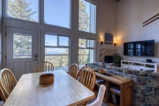 New listing! Spectacular townhouse w/Lake Tahoe views, shared hot tub and pool!