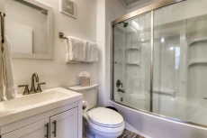 Heavenly summit retreat close to skiing & Lake Tahoe w/ balcony & gas grill!