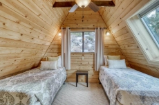 Dog-friendly cabin w/ amazing Lake Tahoe view - close to Heavenly!