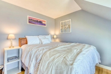 New listing! Gorgeous ocean-front home w/ stunning beach views!