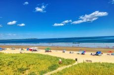 New listing! Gorgeous ocean-front home w/ stunning beach views!