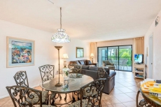 Gulf front condo w/ a shared pool, & tennis courts plus easy beach access!