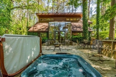 Tall Pines Sanctuary - Home in a 40 Acre Forest Game Table HotTub Bunk Room very private